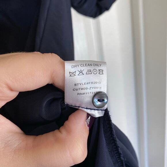 ANTHROPOLOGIE Zoa New York Navy Blue Shirt Collared Office Professional Size XS - Picture 7 of 7